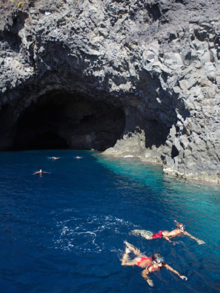 Grotta del bue Marino a Filicudi, isole Eolie