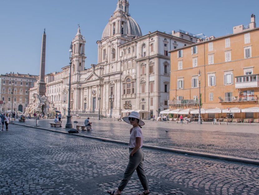 ragazza in estate a roma