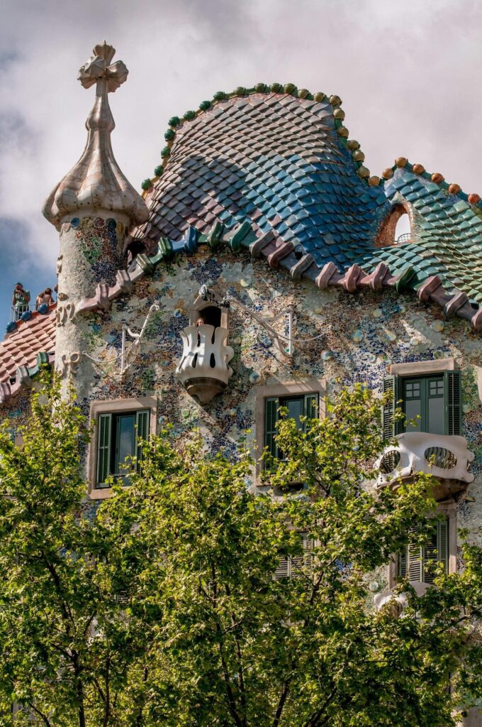 A casa Battló a Barcellona, sul passeig de Gràcia, si svolgono le notti magiche