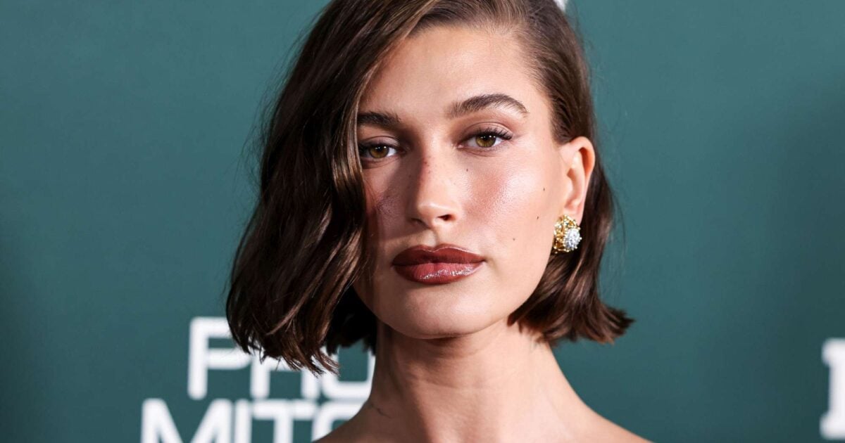 Hailey Bieber: la manicure che introduce l’autunno