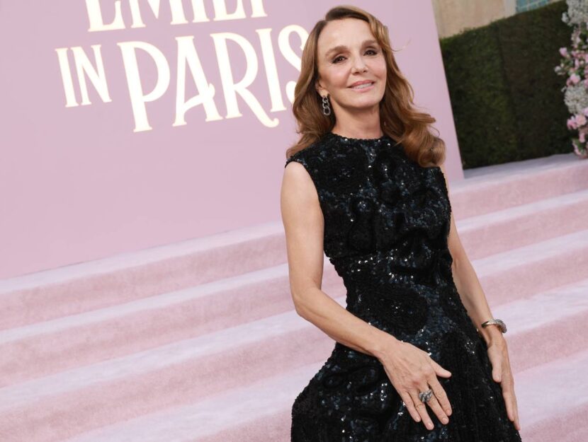 Lo stile di Sylvie in Emily in Paris come vestirsi a 60 anni