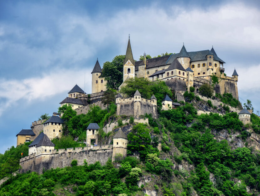 Castello di Hochosterwitz sulle montagne austriache