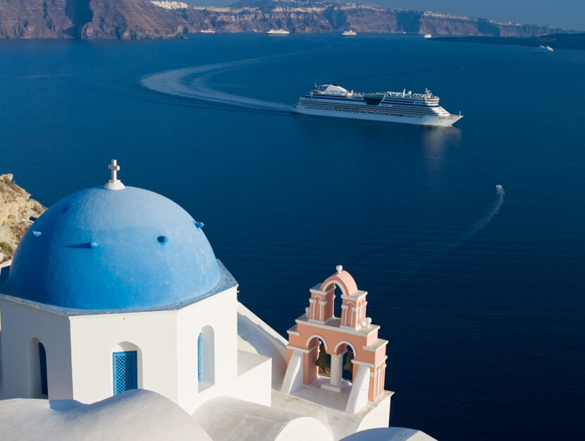 nave da crociera nel mediterraneo