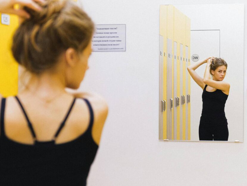 Una ragazza in palestra