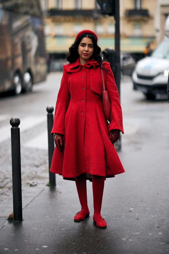 Come abbinare il rosso a Natale idee moda inverno 2024 look delle Feste