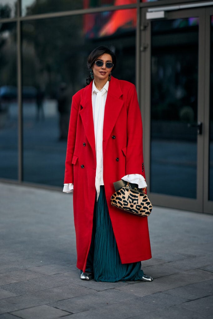 Come abbinare il rosso a Natale idee moda inverno 2024 look delle Feste