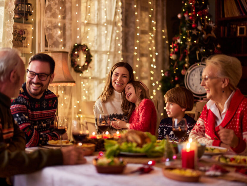 famiglia riunita per il pranzo di natale