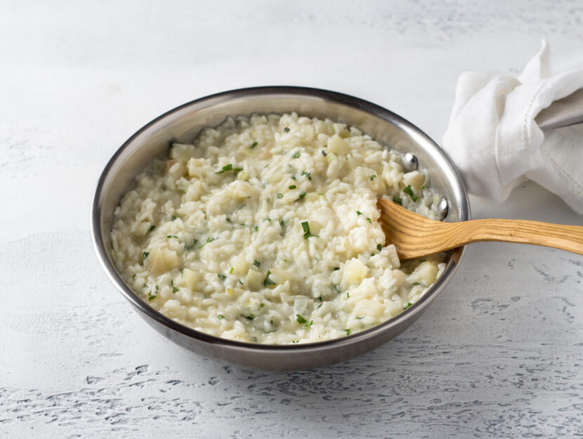 piatto di risotto con mele e gorgonzola