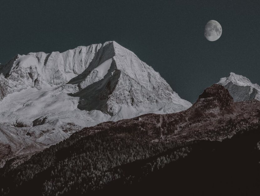 luna sulle montagne