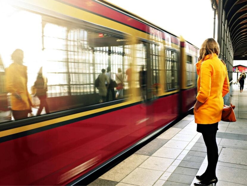 Una donna in stazione