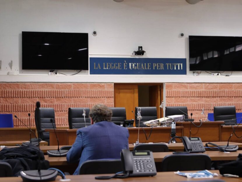 Un'aula di tribunale