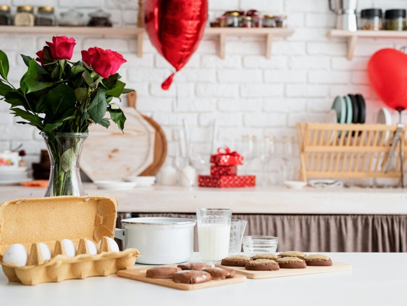 cucina arredata a tema san valentino