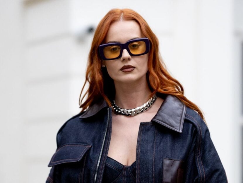 modella in giro per la fashion week di parigi