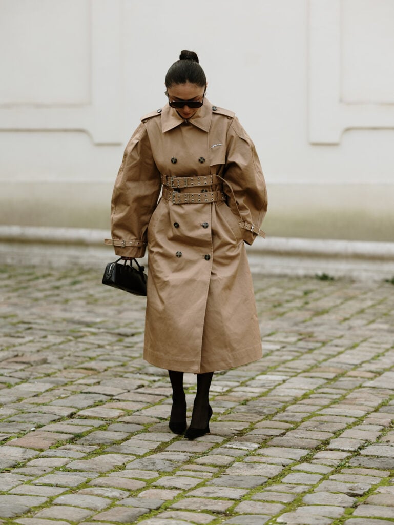 come abbinare il trench tendenze moda primavera 2025