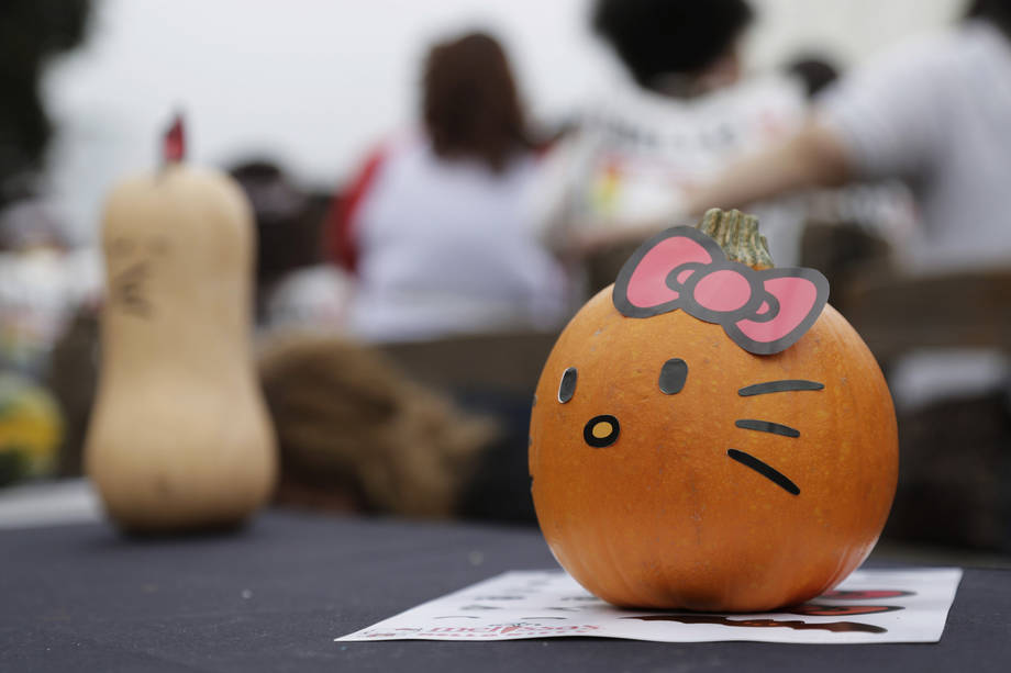 modelli di volti di zucca di Hello Kitty