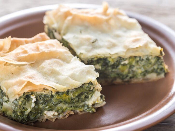 Ricetta Spanakopita: torta millefoglie con spinaci e feta ...