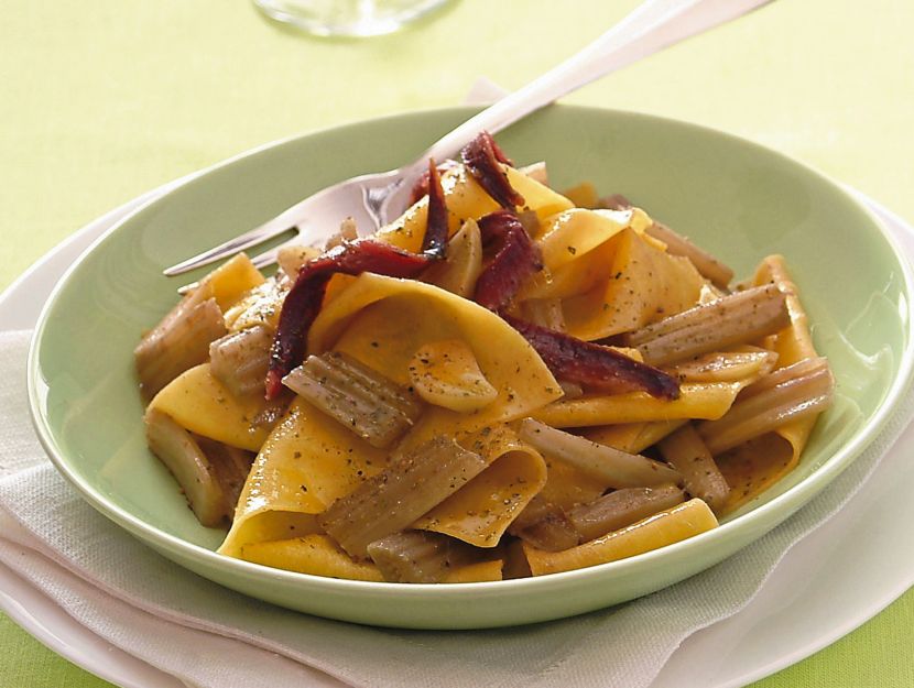 Ricetta Lagane di pasta all'uovo con cardi e acciughe ...